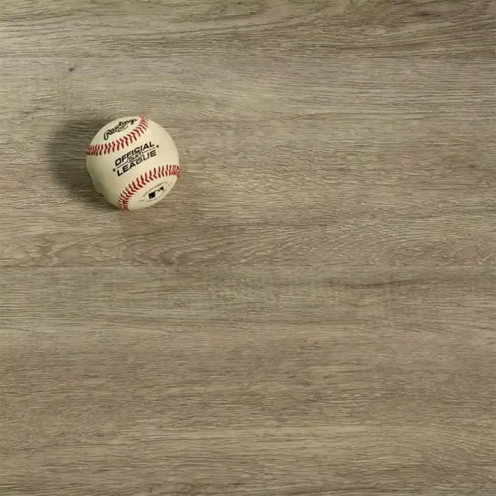 Pavimento SPC effetto legno Swing Floor con finitura elegante e sottopavimento fonoassorbente