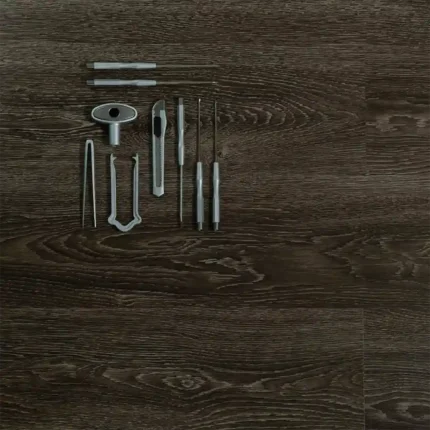 Swing Floor è il pavimento SPC effetto legno con sottopavimento integrato, ideale per comfort acustico e posa facile. Design elegante e massima resistenza.