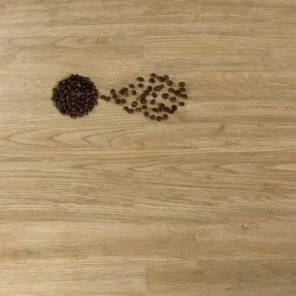 Pavimento SPC effetto legno Swing Floor con finitura elegante e sottopavimento fonoassorbente