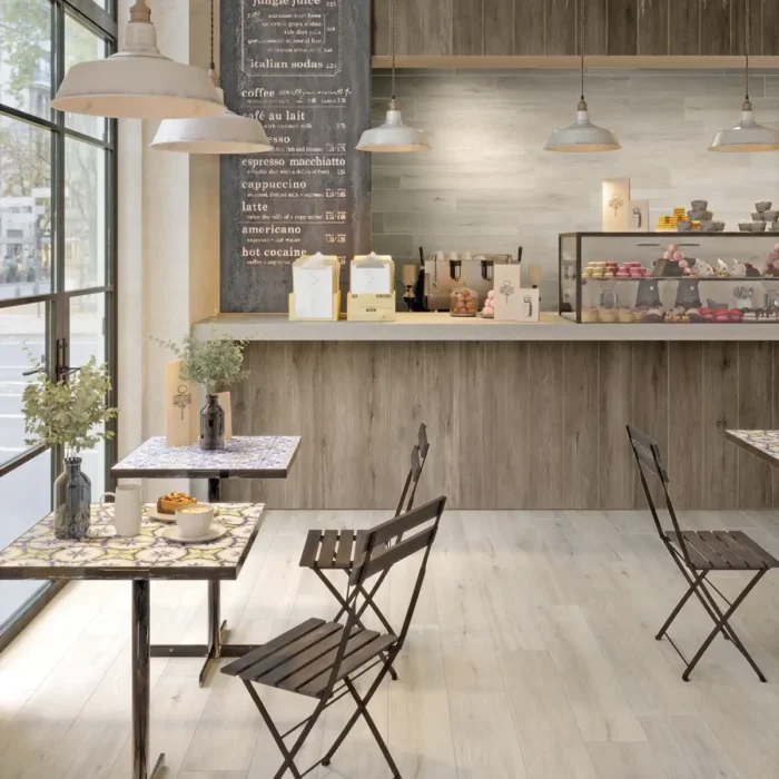 Piastrella in gres porcellanato effetto legno