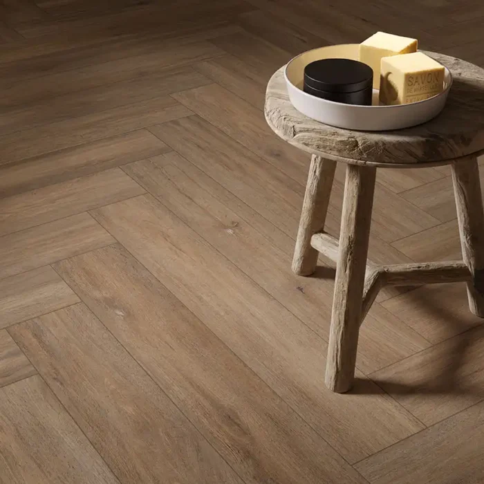Piastrella in gres porcellanato effetto legno