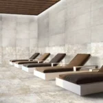 Piastrella in gres porcellanato effetto decoro