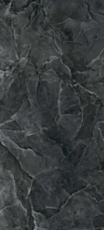 Gres porcellanato effetto onice nero. La lastra presenta uno sfondo nero intenso attraversato da nette e irregolari venature grigio chiaro e bianche, che creano un forte contrasto e un aspetto drammatico