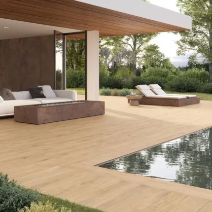 Piastrella in gres porcellanato effetto legno