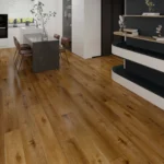 Pavimento SPC Amber effetto legno in ambiente moderno cucina e soggiorno