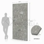 Grande lastra in gres porcellanato effetto Ceppo di Gré grigio con frammenti minerali