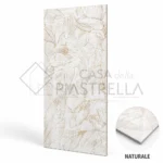 Piastrella in gres porcellanato decorata 60x120 con motivo floreale elegante nei toni beige, oro e avorio